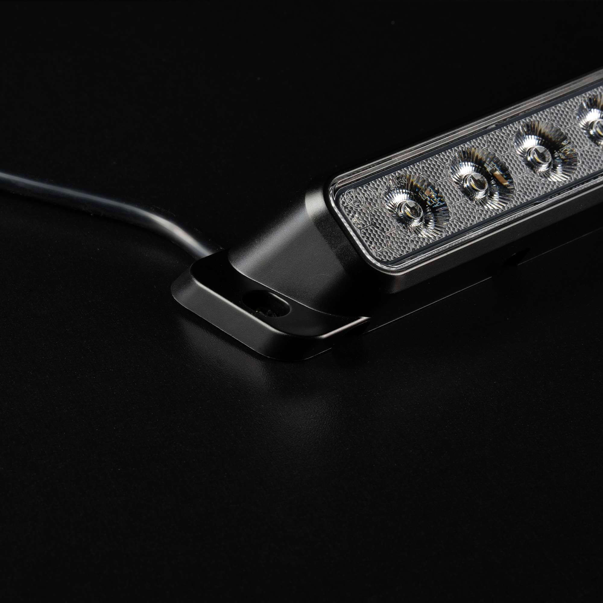 Strands NUUK E-LINE SCENE LIGHT 80W