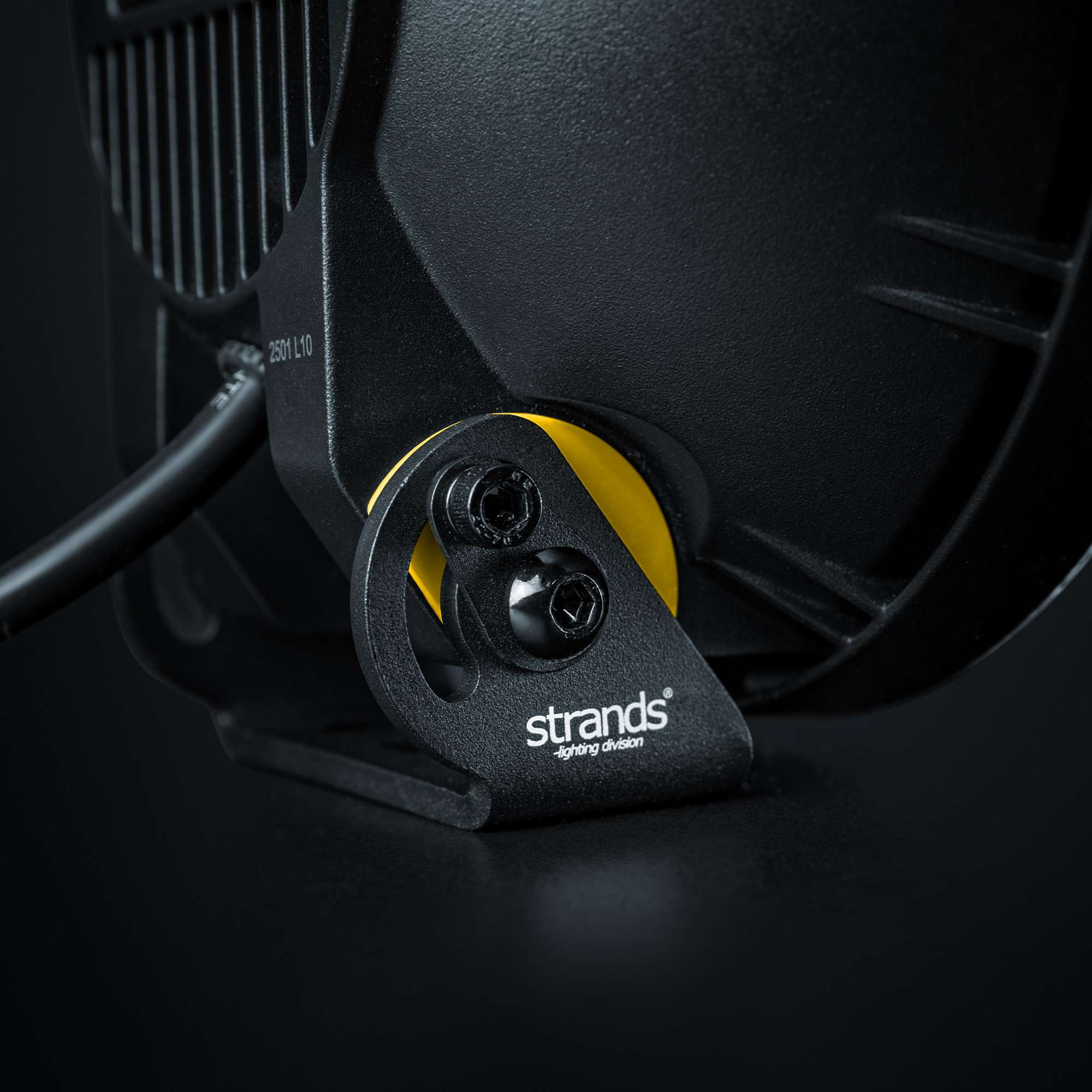 Strands IZE LED OG DRIVING LIGHT 9″